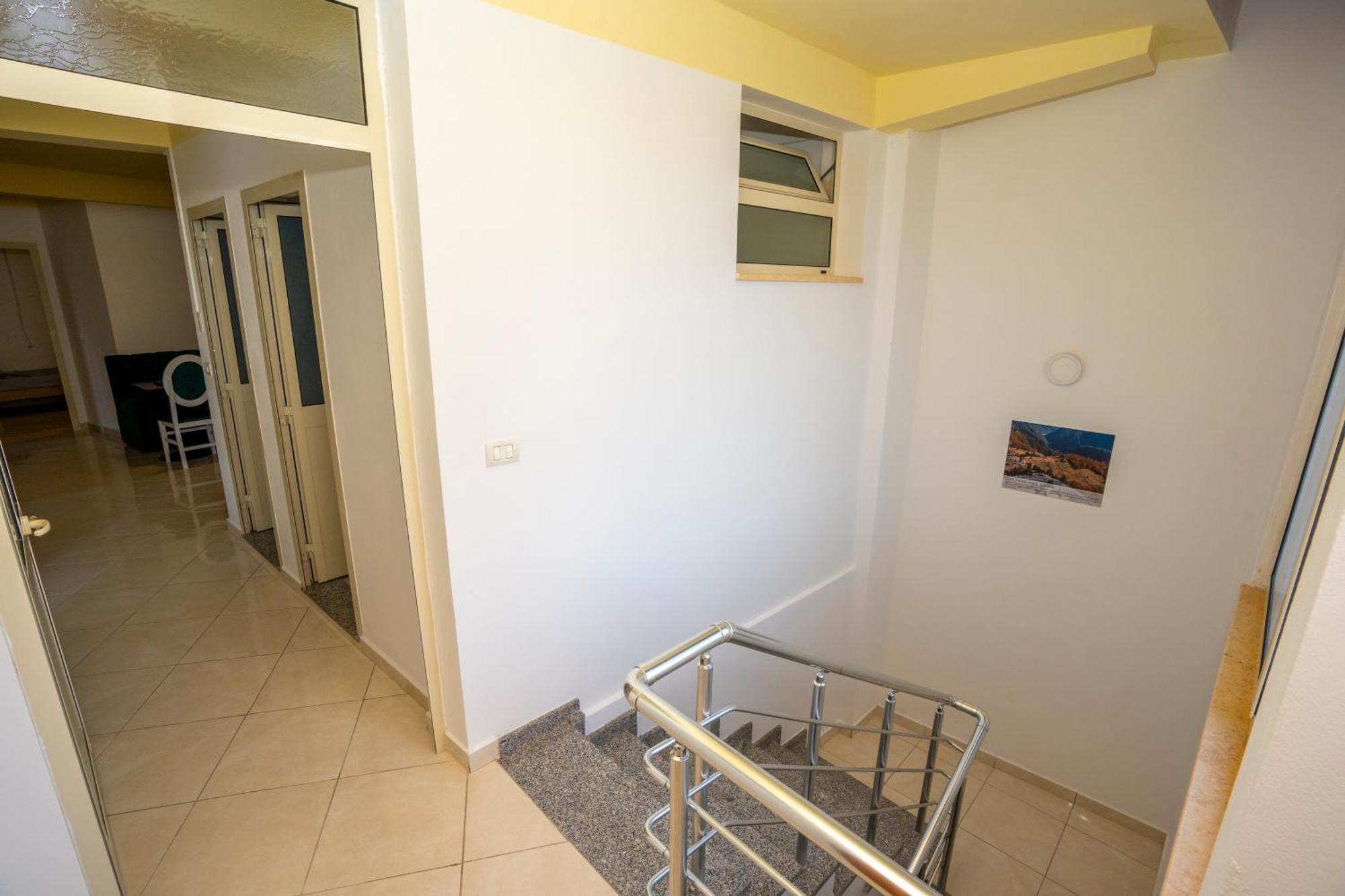 Golden Sleep Hostel Shkodra Kültér fotó